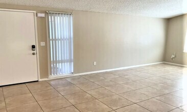Building Photo - 8643 Sylvan Dr