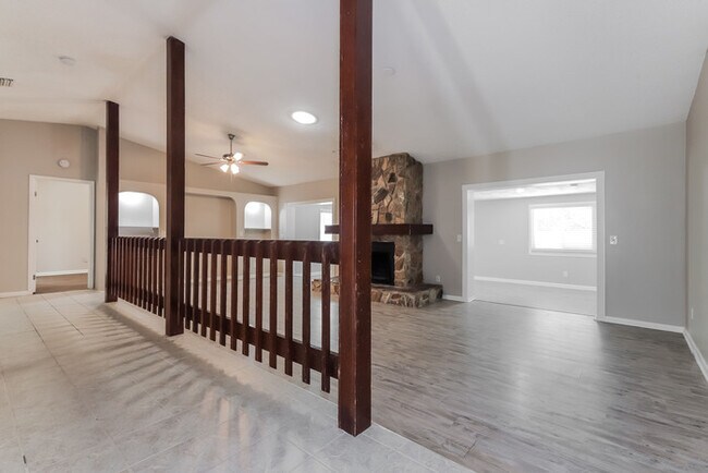 Building Photo - 701 Redondo Dr