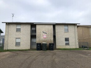 Building Photo - 1305 Quail Cir