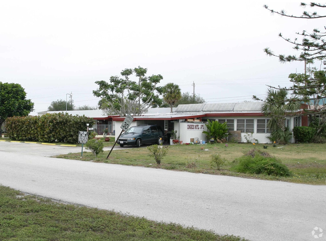 Primary Photo - Congress Motel Apartments