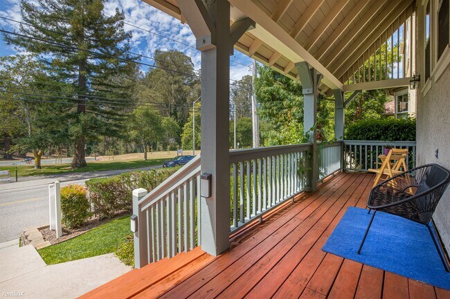 Foto del edificio - 4 br, 3.5 bath House - 360 Meder Street