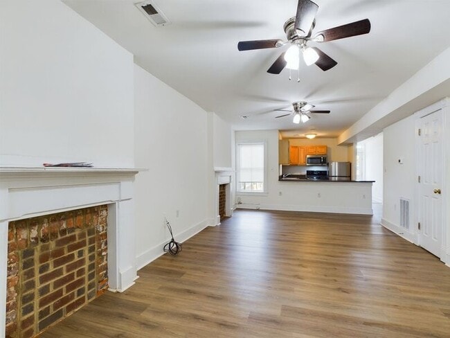Building Photo - 1806 Parkwood Ave
