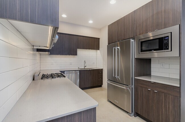 Foto del edificio - 3810 California Ave SW