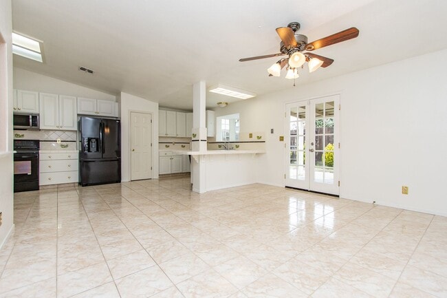 Building Photo - Beautiful Spacious Country Living Home!