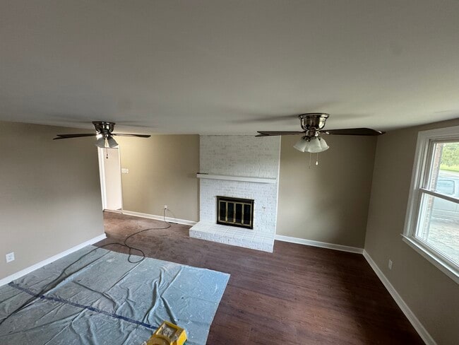 Building Photo - 519 Meadowlawn Dr