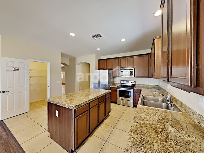 Foto del edificio - 7244 W Park St