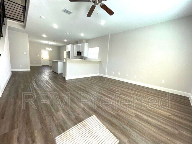 Foto del edificio - 9325 Camay Dr