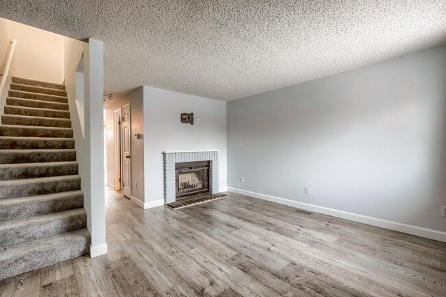 Foto del edificio - Two Bedroom Townhouse in Wheat Ridge