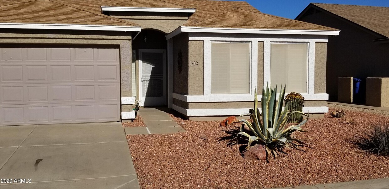 Foto principal - 1702 E Palm Beach Dr