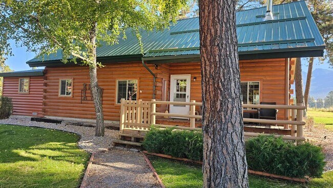 Foto del edificio - Beautiful cabin with privacy fully furnished