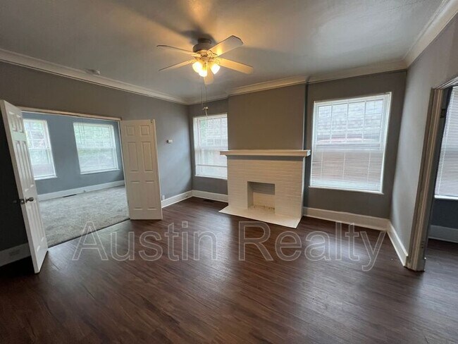 Foto del edificio - 1364 McCausland Ave