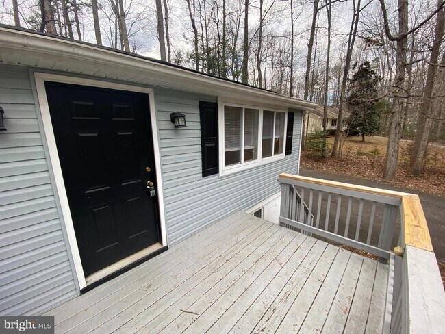 Building Photo - 803 Laverne Dr
