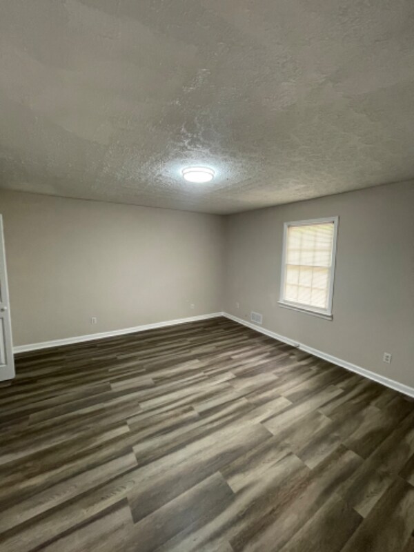 Building Photo - 9245 Colony Dr NW