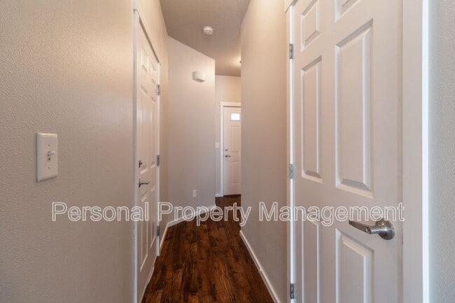Building Photo - 1413 NE 83rd Dr