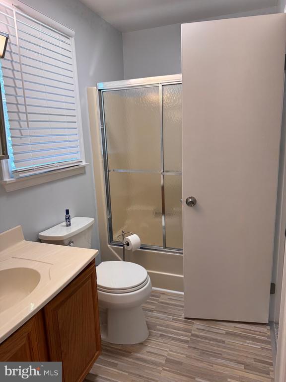 Building Photo - 33178 Woodland Ct N