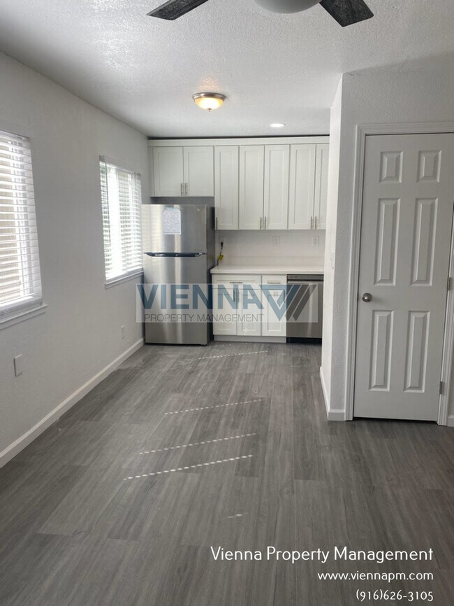 Building Photo - Beautiful Remodeled Upstairs Unit!