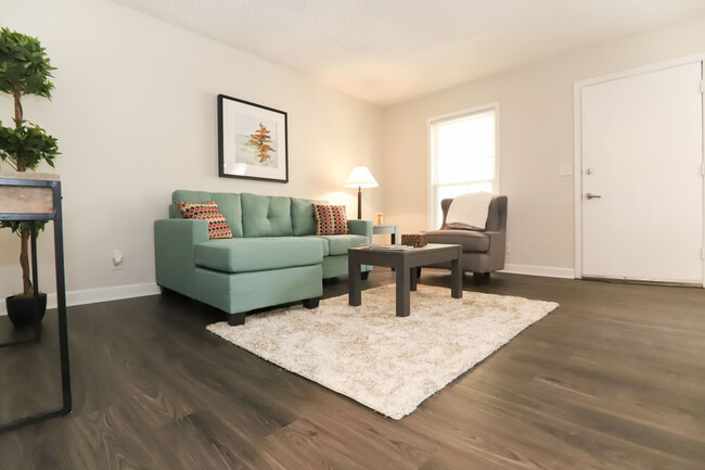 Living room - 521 E Main St