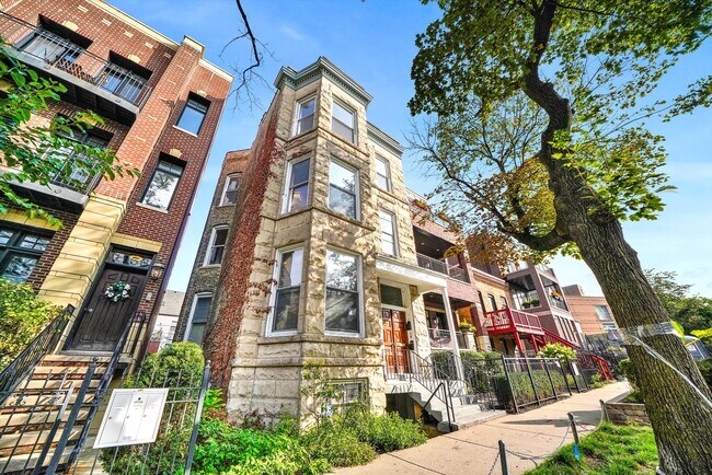 Building Photo - 1154 W Newport Ave