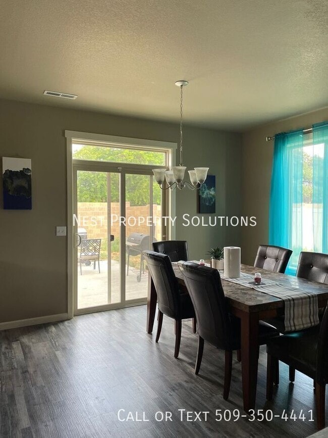 Foto del edificio - 1111 Hilltop Ave NE