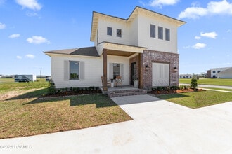 Building Photo - 400 Villager Ave