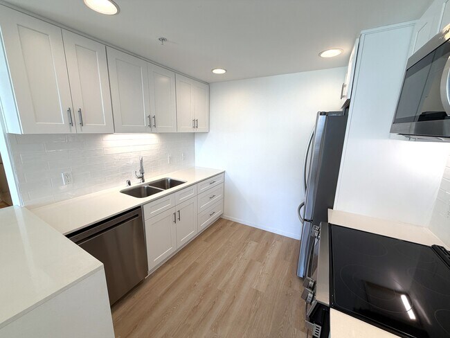 Foto del edificio - 3100 Sixth Ave