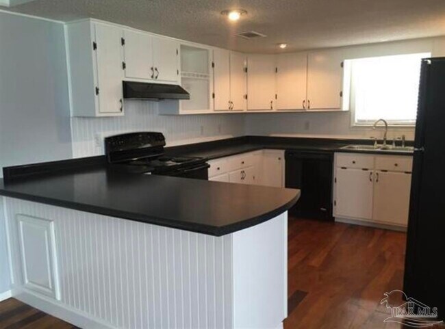 Foto del edificio - 4138 Pace Rd