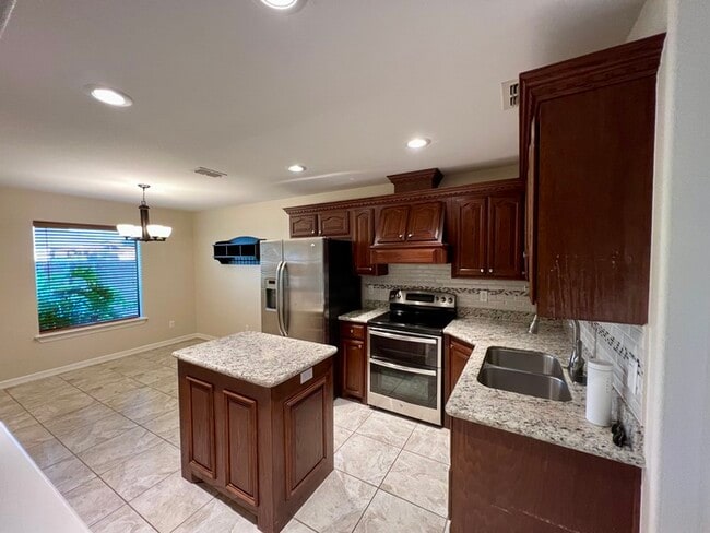 Foto del edificio - 3322 Adams Landing Ave