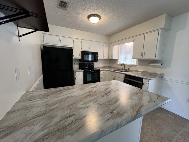 Foto del edificio - 18874 Mahan Loop