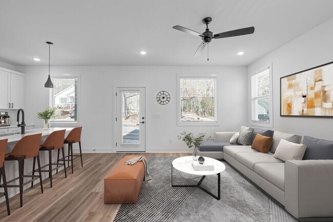 Foto del edificio - Luxurious Newly Built 3BD, 4BA Downtown Raleigh Townhome with Spacious Balcony and Natural Light ...