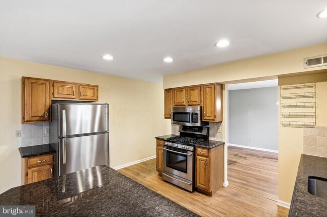 Building Photo - 219 Briarwood Trail