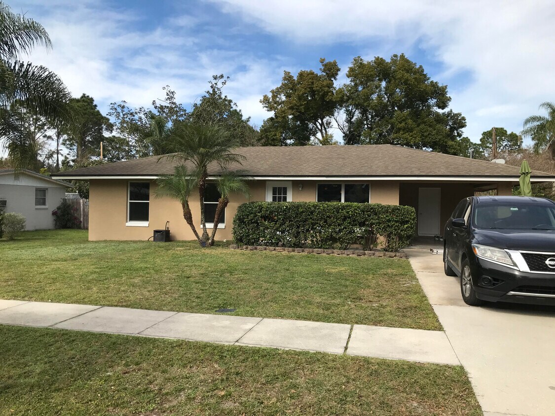 21 E 1st St, Chuluota, FL 32771 House Rental in Chuluota, FL