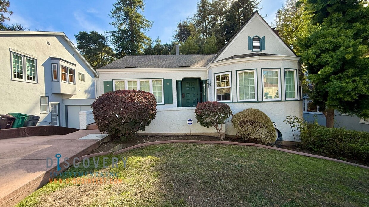 Upper Rockridge 3 Bedroom Home - Upper Rockridge 3 Bedroom Home