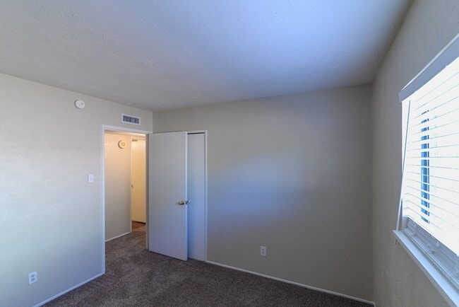 Building Photo - You do not want to miss out on this Plano home!