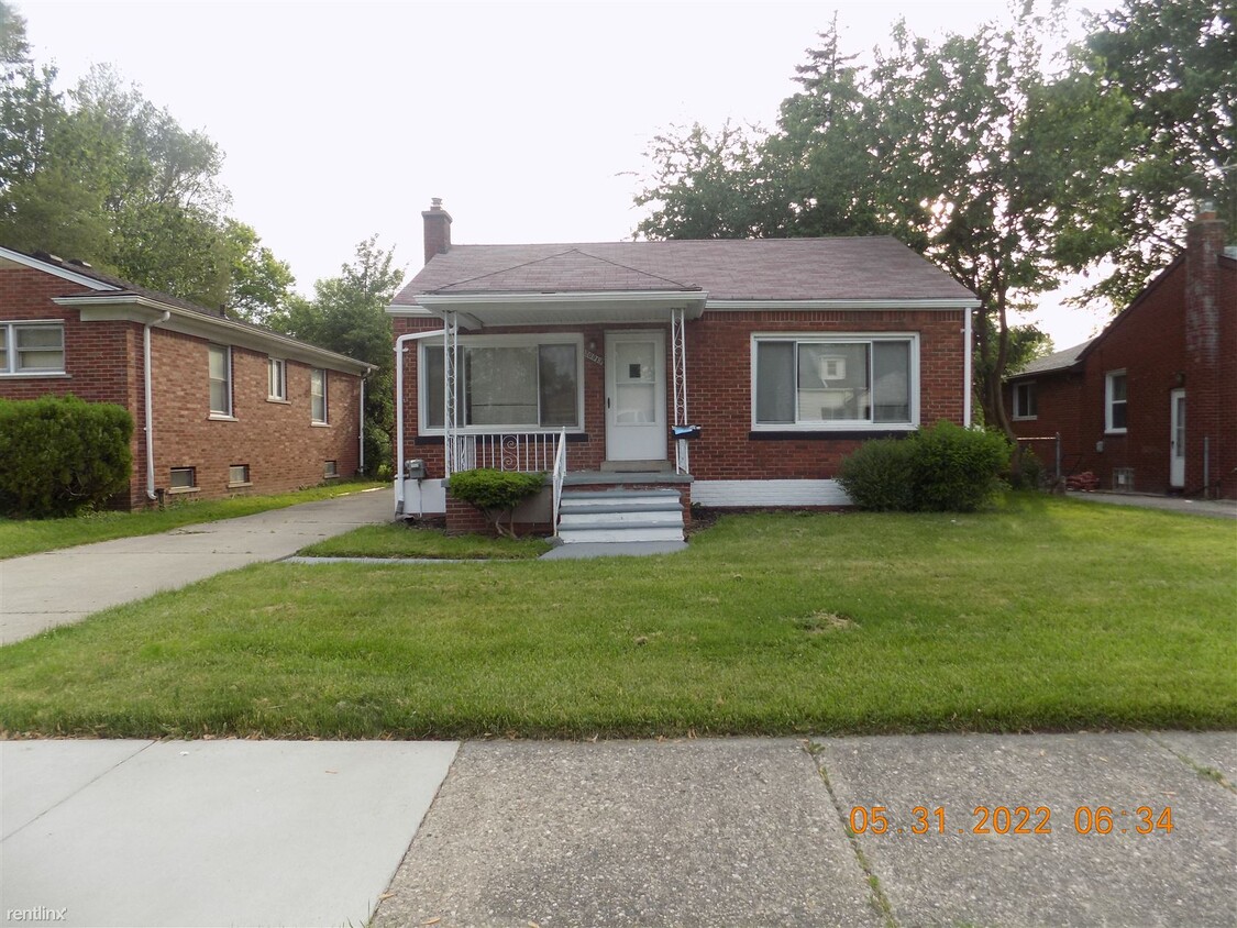 Primary Photo - 3 br, 1.5 bath House - 20913 Behrendt Ave