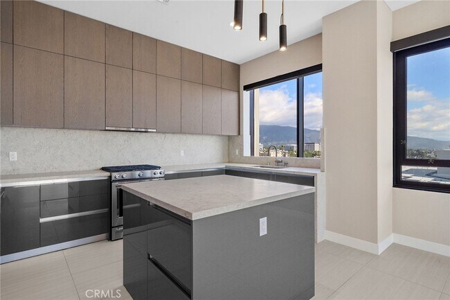 Building Photo - 388 Cordova St