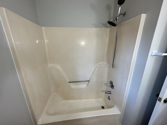 Building Photo - 1408 Roy Averette Dr