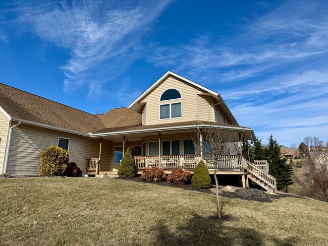 Foto del edificio - Spacious Two-Story Home in Blacksburg