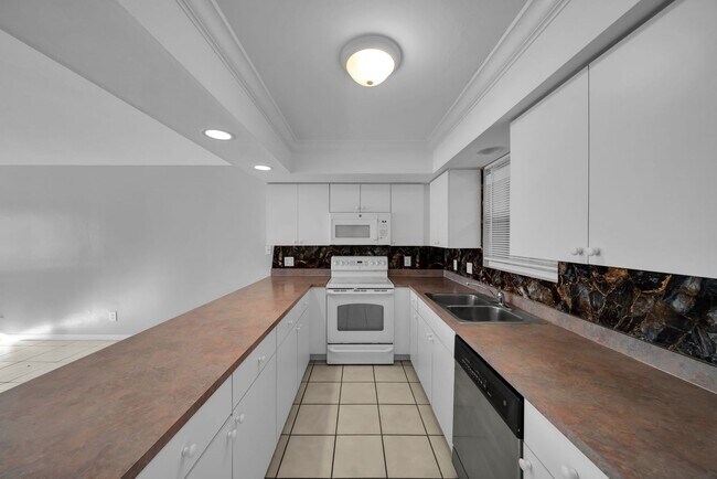 Building Photo - Unit 2 @1407 SE 24th Ave