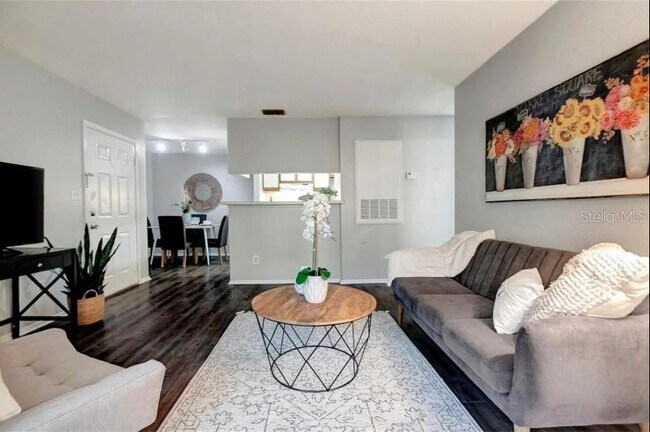 Foto del edificio - 1400 Gandy Blvd N