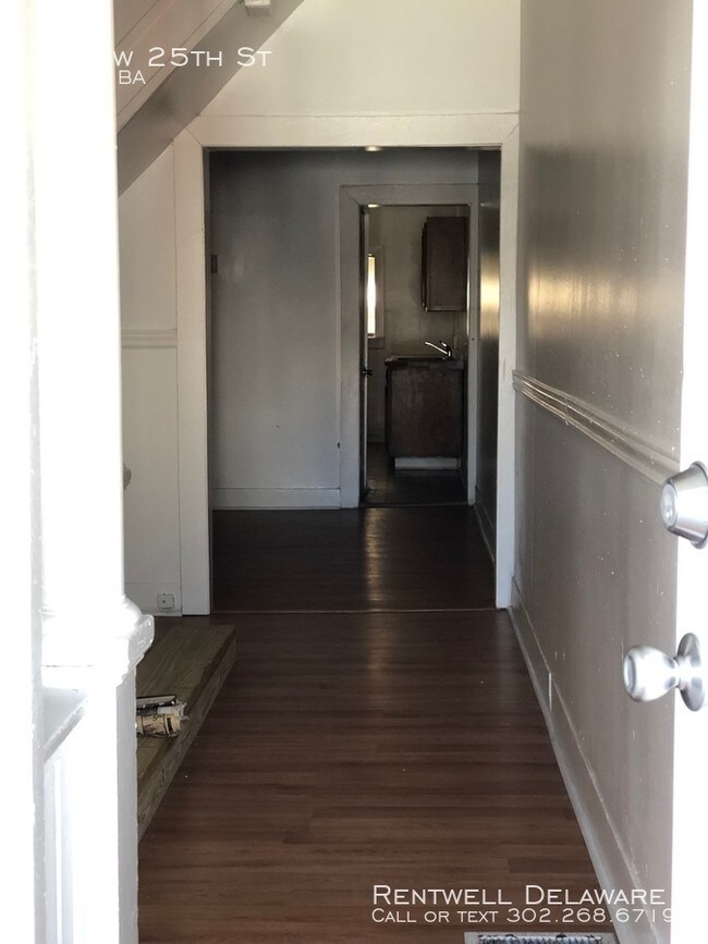Building Photo - 3 bed / 1 bath 1200.00 (Section 8 approved)