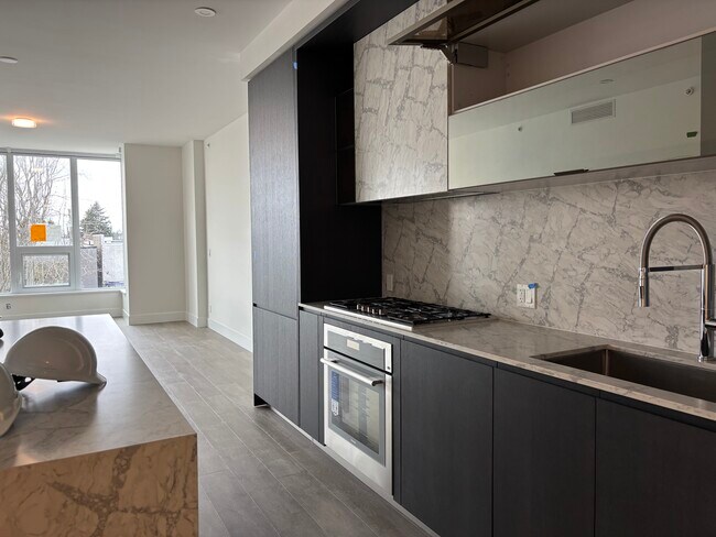 Kitchen - 1342 Johnston Rd