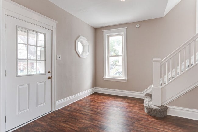 Foto del edificio - Four bedroom, two bathroom home