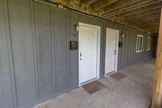 Building Photo - 105 N Garth Ave