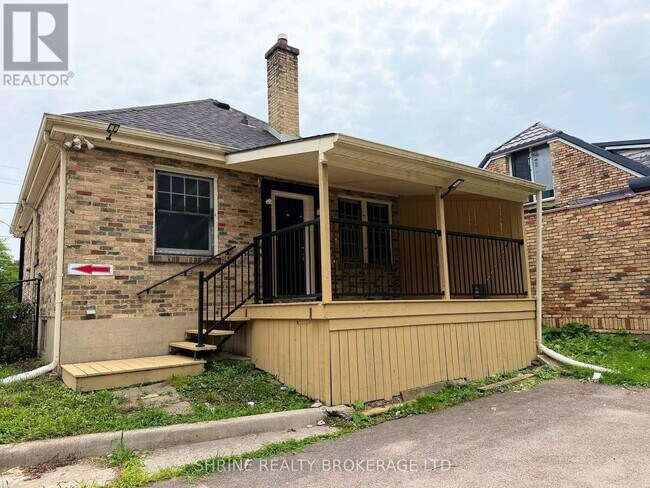 Photo du bâtiment - 367 Springbank Dr