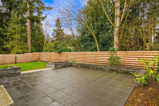 Building Photo - Kirkland 4 Bedroom 2 Bath FULLY RENOVATED ...
