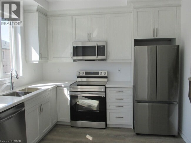 Building Photo - 461 Blackburn Dr