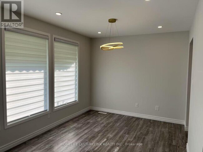Building Photo - 1387 Sarcee St