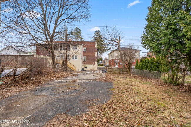 Foto del edificio - 38 W Erie St