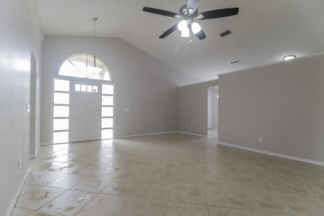 Building Photo - 1023 Kelly Creek Cir