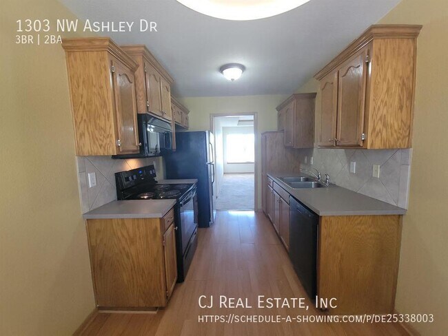 Foto del edificio - 1303 NW Ashley Dr